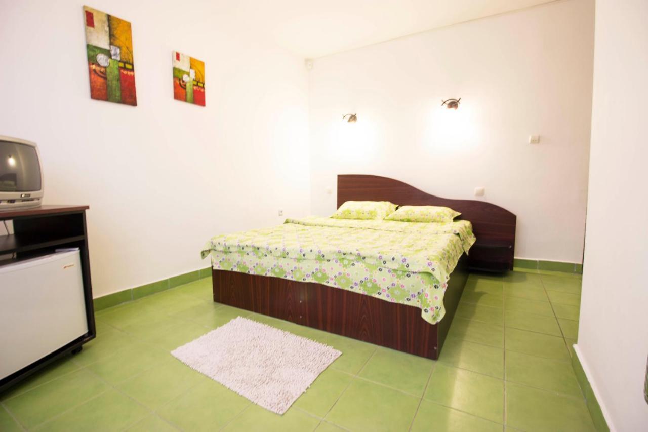Vila Leonard Hotel Costinesti Ngoại thất bức ảnh