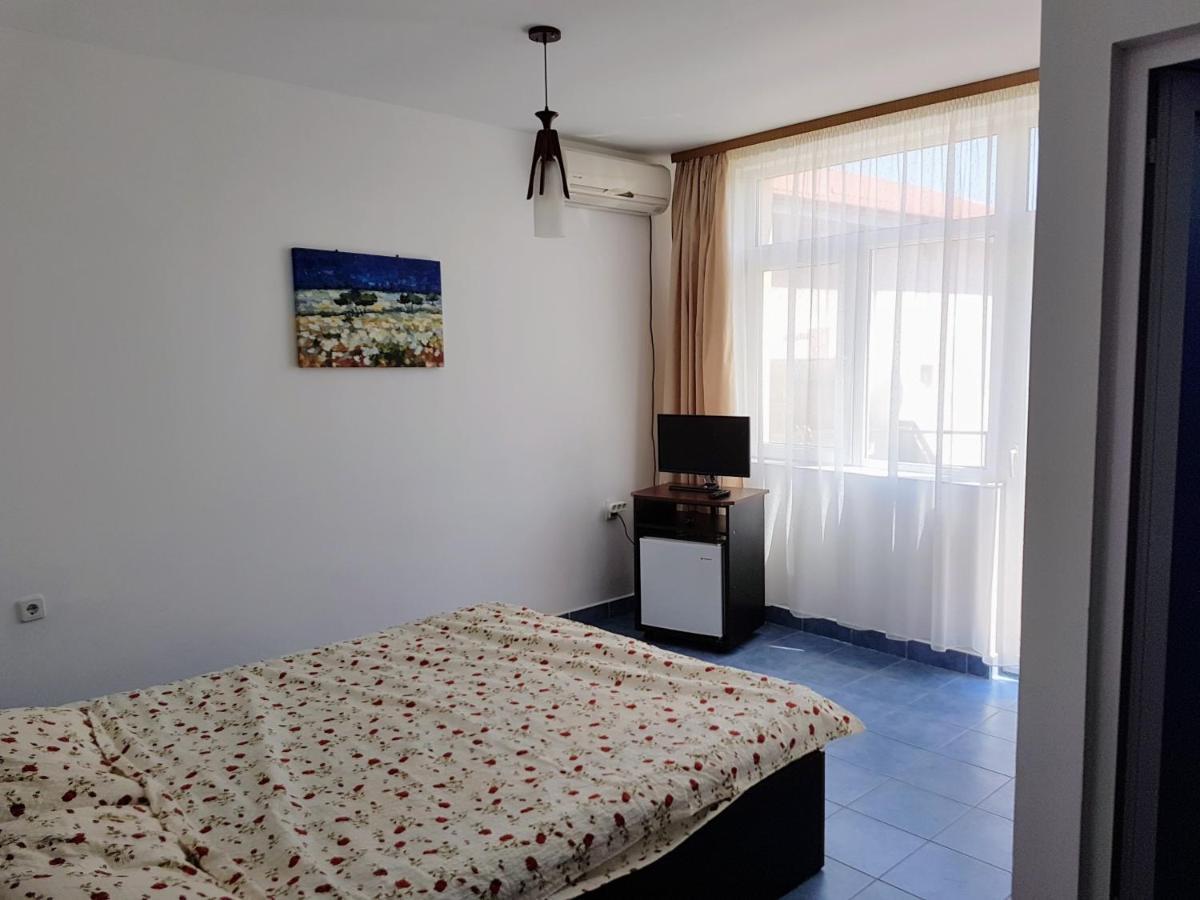 Vila Leonard Hotel Costinesti Ngoại thất bức ảnh